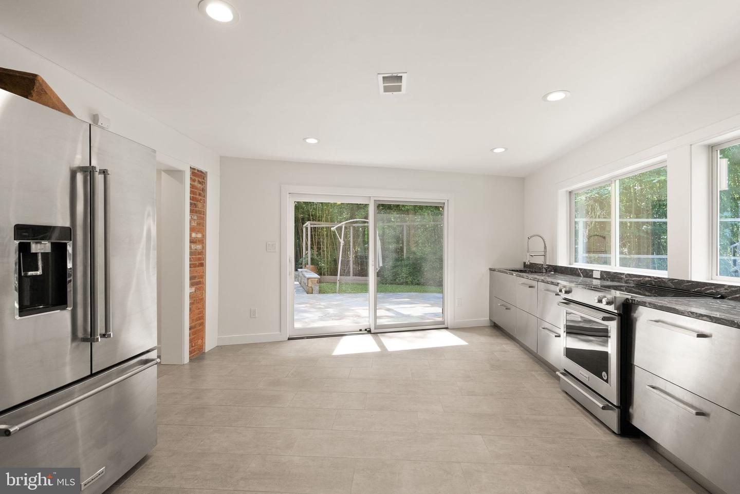 3100 N MONROE ST, ARLINGTON, Virginia 22207, 6 Bedrooms Bedrooms, ,4 BathroomsBathrooms,Residential,For sale,3100 N MONROE ST,VAAR2059308 MLS # VAAR2059308