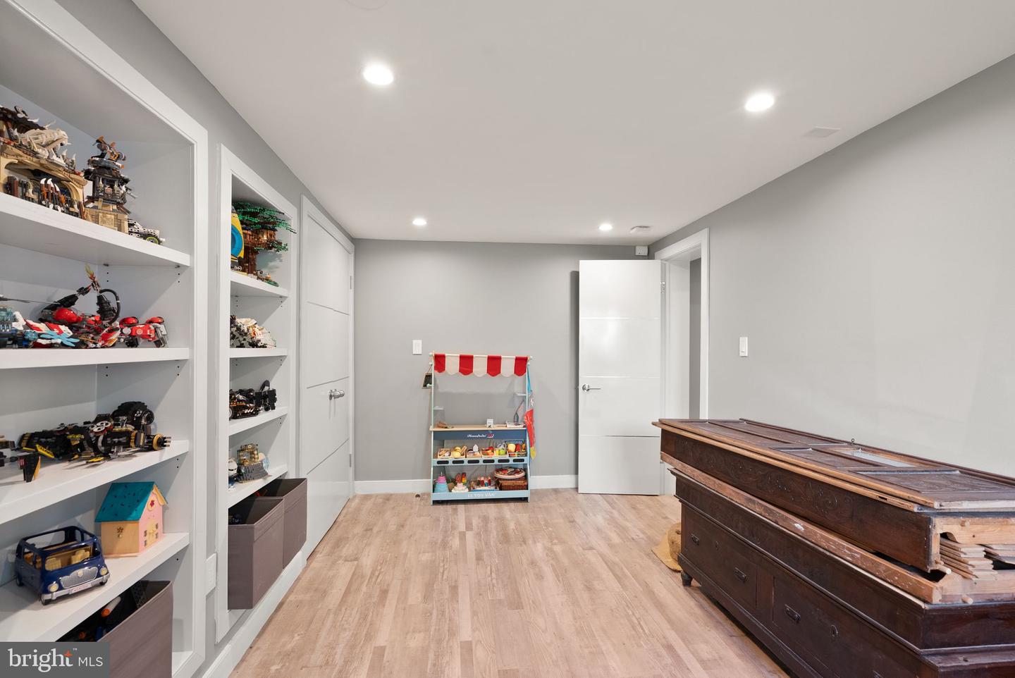 3100 N MONROE ST, ARLINGTON, Virginia 22207, 6 Bedrooms Bedrooms, ,4 BathroomsBathrooms,Residential,For sale,3100 N MONROE ST,VAAR2059308 MLS # VAAR2059308