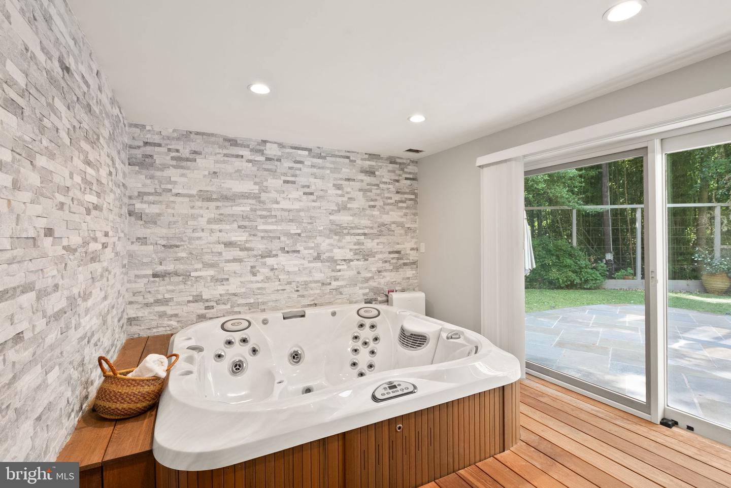 3100 N MONROE ST, ARLINGTON, Virginia 22207, 6 Bedrooms Bedrooms, ,4 BathroomsBathrooms,Residential,For sale,3100 N MONROE ST,VAAR2059308 MLS # VAAR2059308