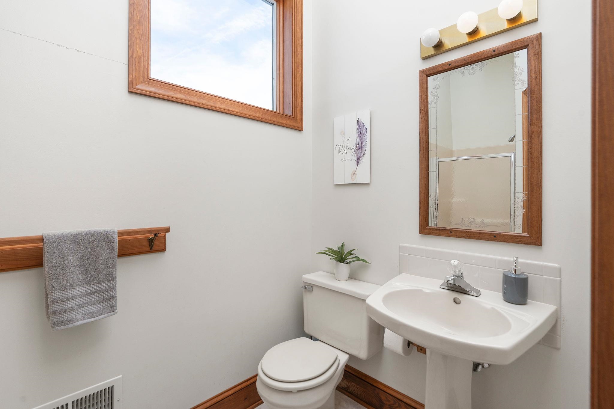 1040 TINKLING SPRING RD, STAUNTON, Virginia 24401, 3 Bedrooms Bedrooms, ,3 BathroomsBathrooms,Residential,1040 TINKLING SPRING RD,667916 MLS # 667916