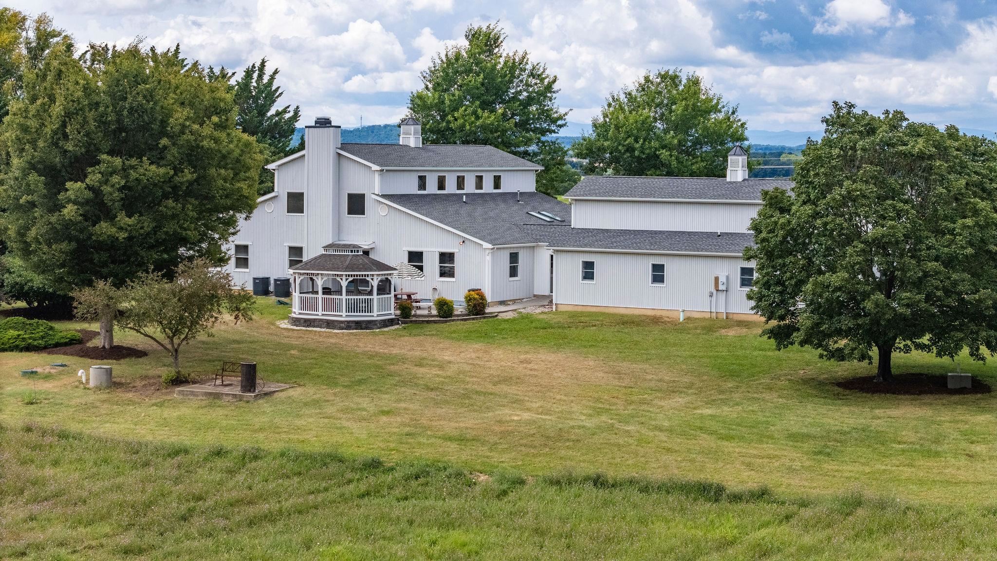 1040 TINKLING SPRING RD, STAUNTON, Virginia 24401, 3 Bedrooms Bedrooms, ,3 BathroomsBathrooms,Residential,1040 TINKLING SPRING RD,667916 MLS # 667916