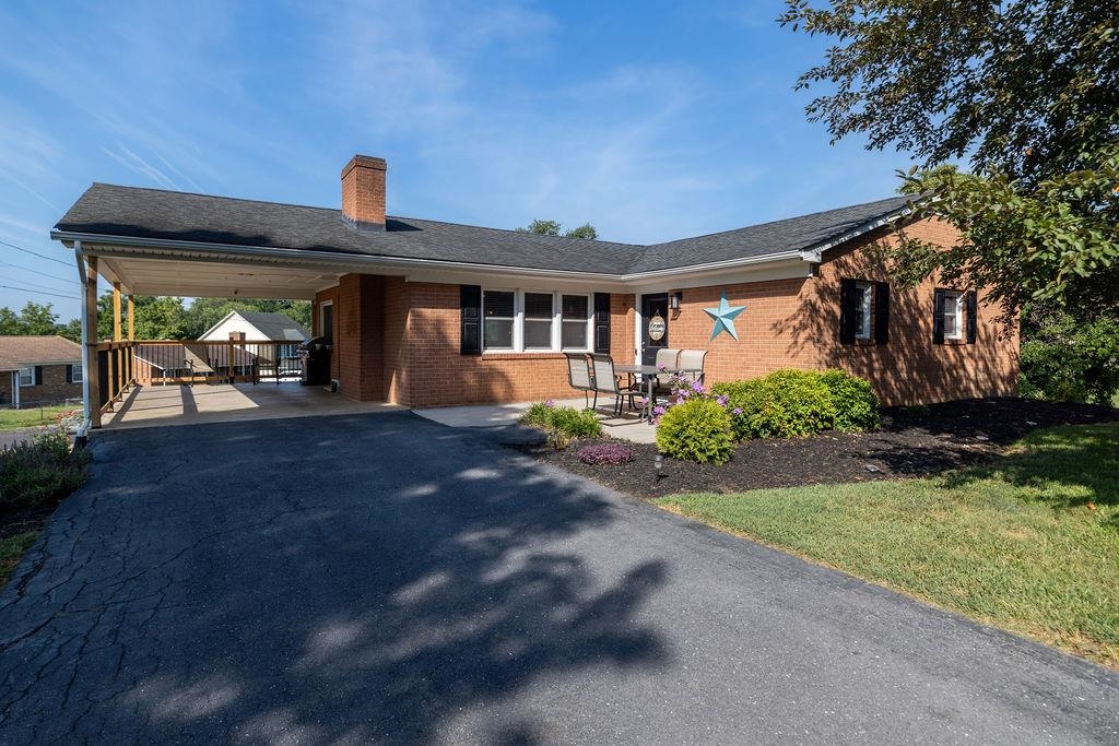 43 WALNUT ST, FISHERSVILLE, Virginia 22939, 3 Bedrooms Bedrooms, ,2 BathroomsBathrooms,Residential,43 WALNUT ST,667918 MLS # 667918
