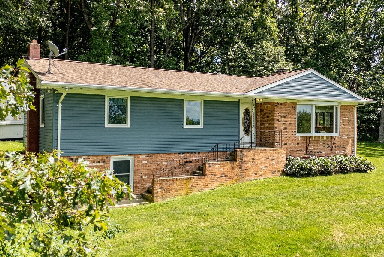 18300 MOUNTAIN VALLEY RD, NEW MARKET, Virginia 22844, 3 Bedrooms Bedrooms, ,2 BathroomsBathrooms,Residential,18300 MOUNTAIN VALLEY RD,667921 MLS # 667921