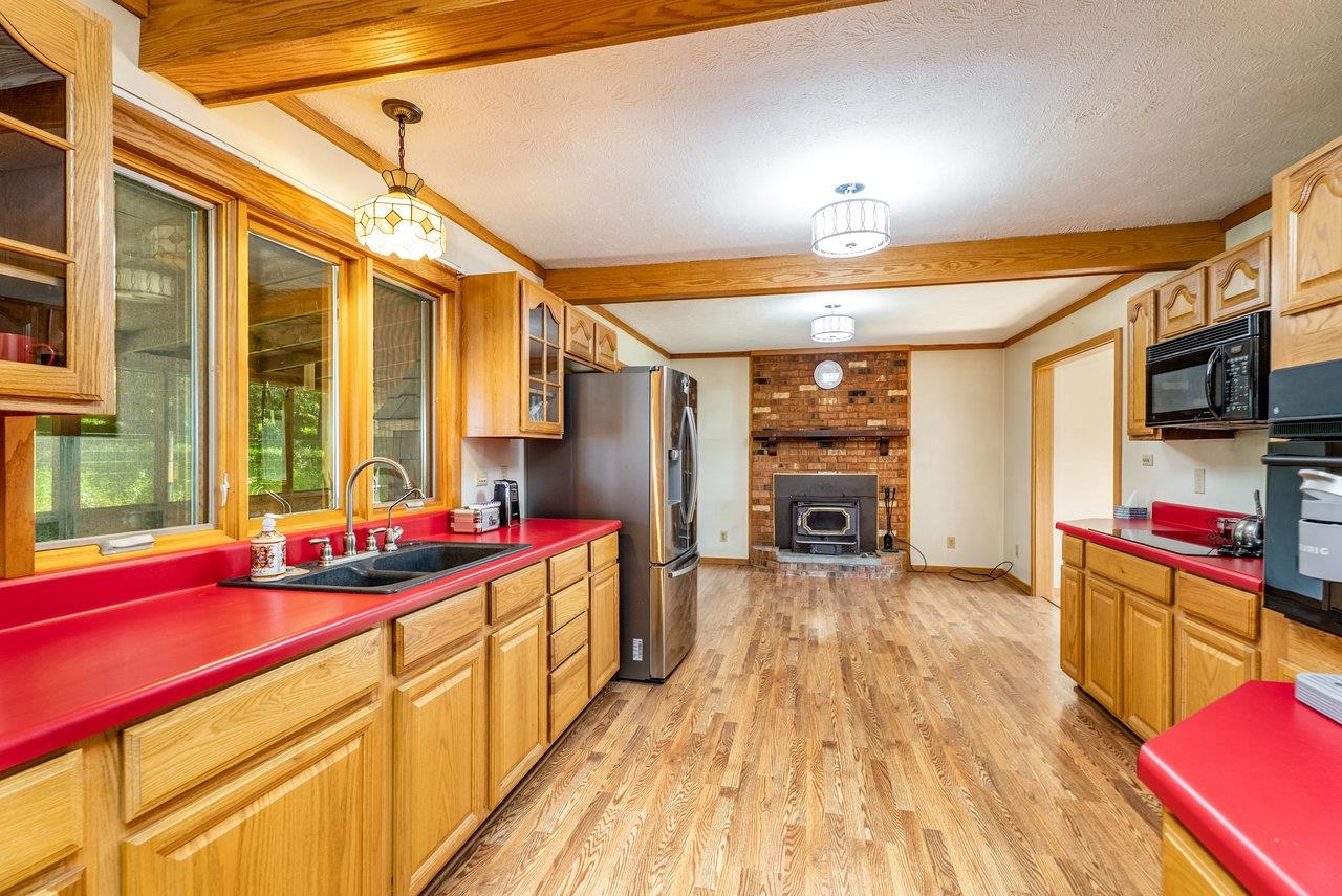 18300 MOUNTAIN VALLEY RD, NEW MARKET, Virginia 22844, 3 Bedrooms Bedrooms, ,2 BathroomsBathrooms,Residential,18300 MOUNTAIN VALLEY RD,667921 MLS # 667921