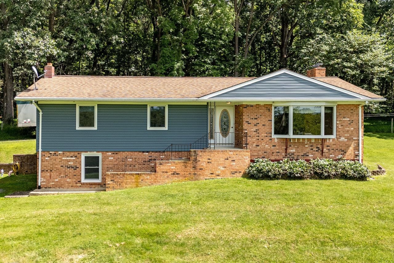 18300 MOUNTAIN VALLEY RD, NEW MARKET, Virginia 22844, 3 Bedrooms Bedrooms, ,2 BathroomsBathrooms,Residential,18300 MOUNTAIN VALLEY RD,667921 MLS # 667921