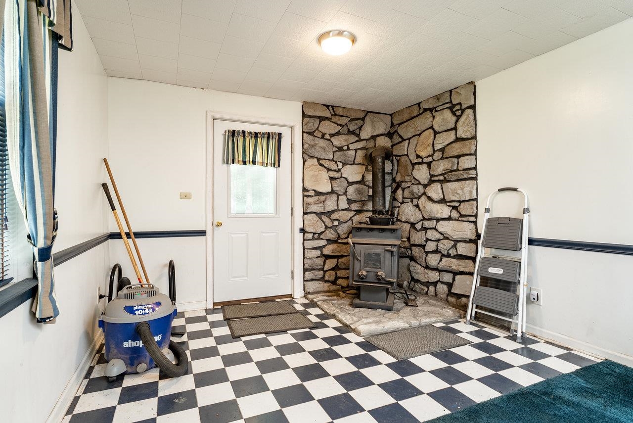 18300 MOUNTAIN VALLEY RD, NEW MARKET, Virginia 22844, 3 Bedrooms Bedrooms, ,2 BathroomsBathrooms,Residential,18300 MOUNTAIN VALLEY RD,667921 MLS # 667921