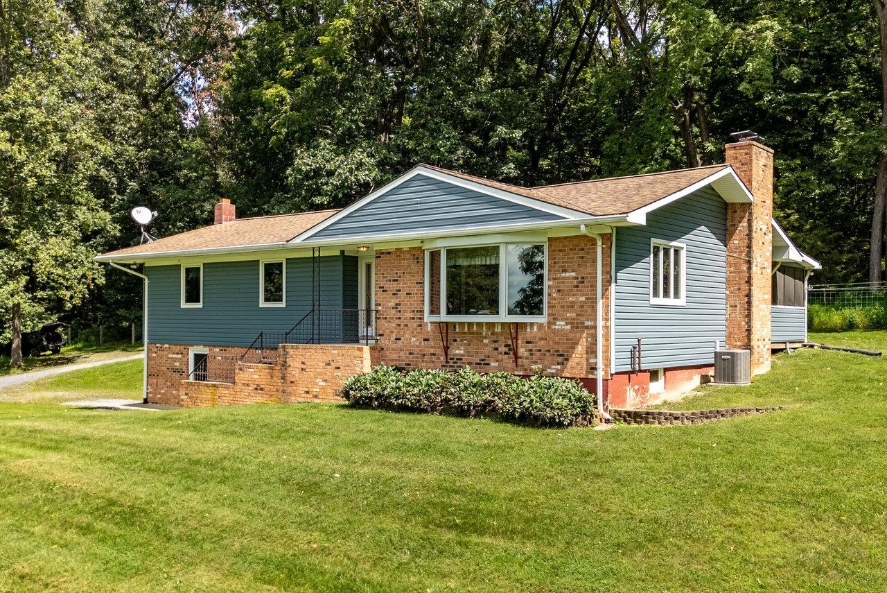 18300 MOUNTAIN VALLEY RD, NEW MARKET, Virginia 22844, 3 Bedrooms Bedrooms, ,2 BathroomsBathrooms,Residential,18300 MOUNTAIN VALLEY RD,667921 MLS # 667921