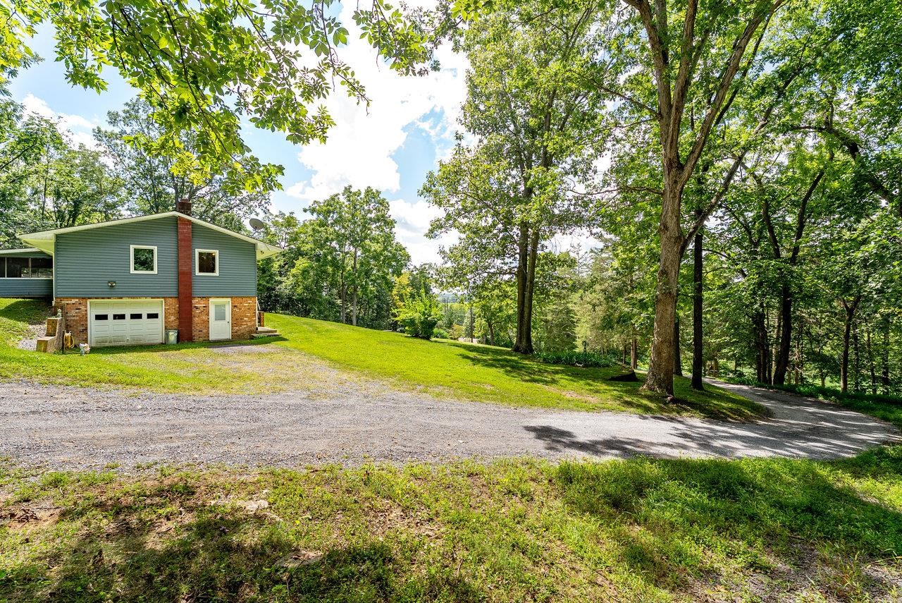 18300 MOUNTAIN VALLEY RD, NEW MARKET, Virginia 22844, 3 Bedrooms Bedrooms, ,2 BathroomsBathrooms,Residential,18300 MOUNTAIN VALLEY RD,667921 MLS # 667921