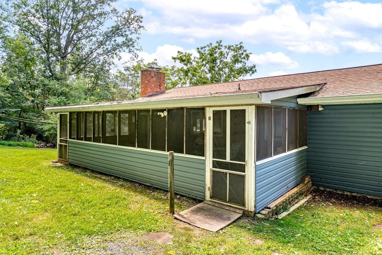 18300 MOUNTAIN VALLEY RD, NEW MARKET, Virginia 22844, 3 Bedrooms Bedrooms, ,2 BathroomsBathrooms,Residential,18300 MOUNTAIN VALLEY RD,667921 MLS # 667921
