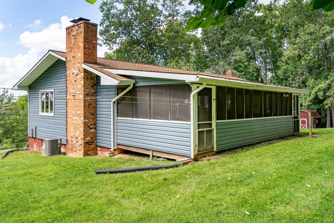 18300 MOUNTAIN VALLEY RD, NEW MARKET, Virginia 22844, 3 Bedrooms Bedrooms, ,2 BathroomsBathrooms,Residential,18300 MOUNTAIN VALLEY RD,667921 MLS # 667921