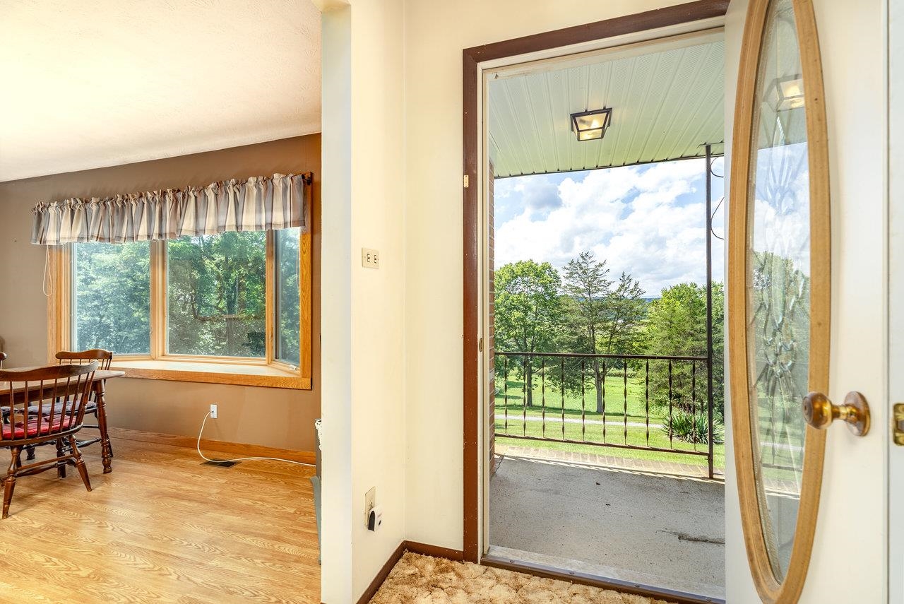 18300 MOUNTAIN VALLEY RD, NEW MARKET, Virginia 22844, 3 Bedrooms Bedrooms, ,2 BathroomsBathrooms,Residential,18300 MOUNTAIN VALLEY RD,667921 MLS # 667921