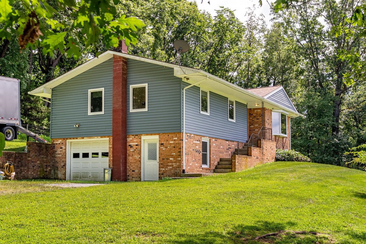 18300 MOUNTAIN VALLEY RD, NEW MARKET, Virginia 22844, 3 Bedrooms Bedrooms, ,2 BathroomsBathrooms,Residential,18300 MOUNTAIN VALLEY RD,667921 MLS # 667921