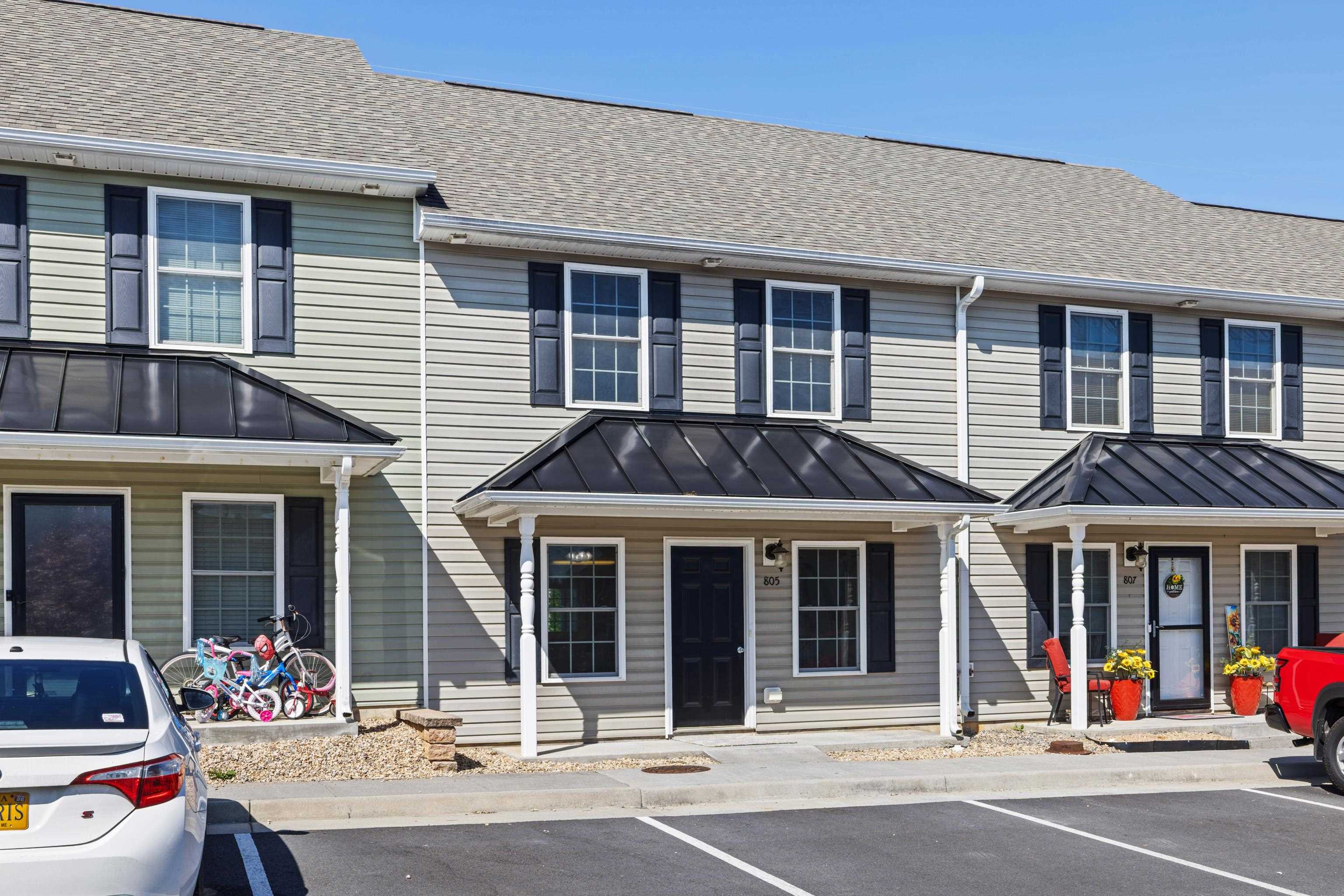 805 CARSON CIR, GROTTOES, Virginia 24441, 3 Bedrooms Bedrooms, ,2 BathroomsBathrooms,Residential,805 CARSON CIR,667925 MLS # 667925