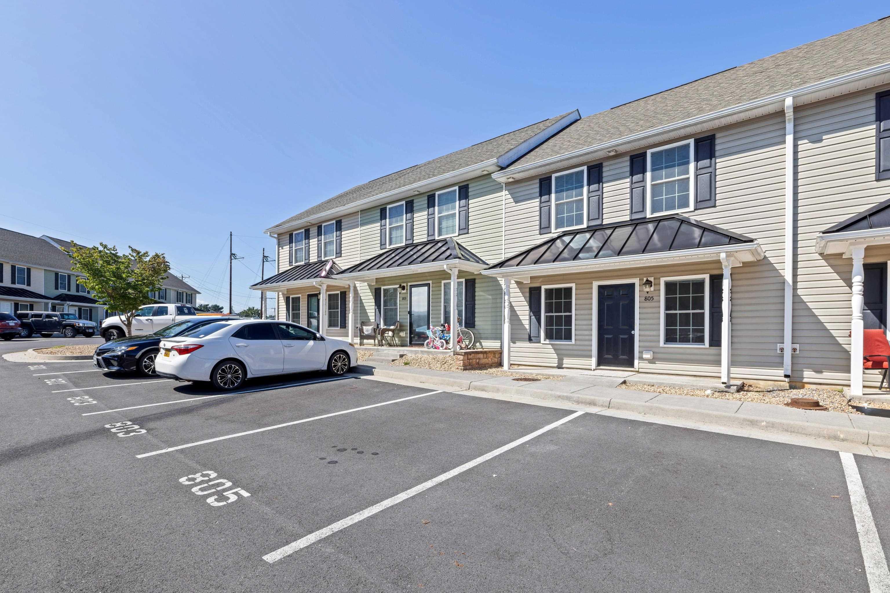 805 CARSON CIR, GROTTOES, Virginia 24441, 3 Bedrooms Bedrooms, ,2 BathroomsBathrooms,Residential,805 CARSON CIR,667925 MLS # 667925