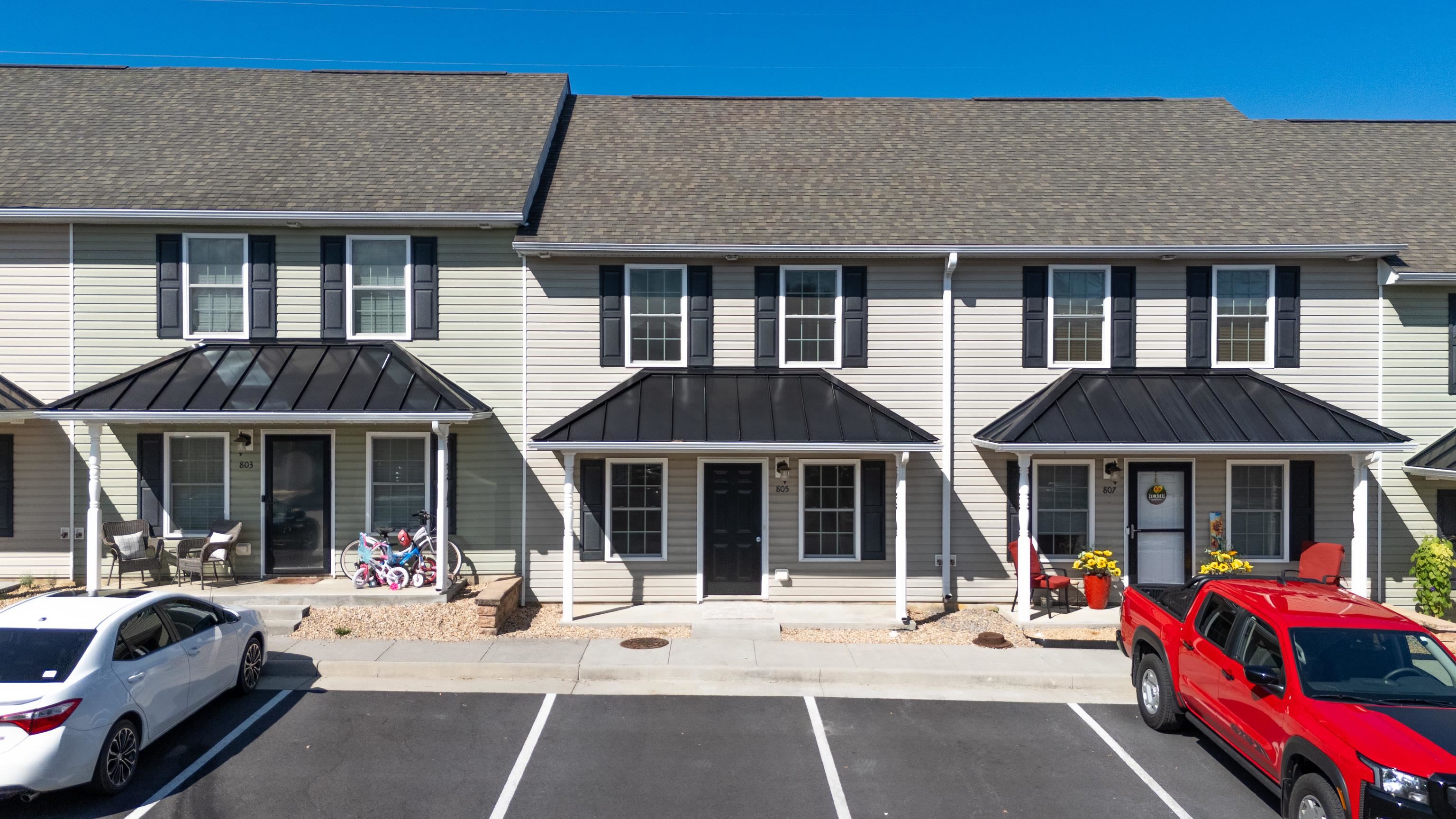 805 CARSON CIR, GROTTOES, Virginia 24441, 3 Bedrooms Bedrooms, ,2 BathroomsBathrooms,Residential,805 CARSON CIR,667925 MLS # 667925