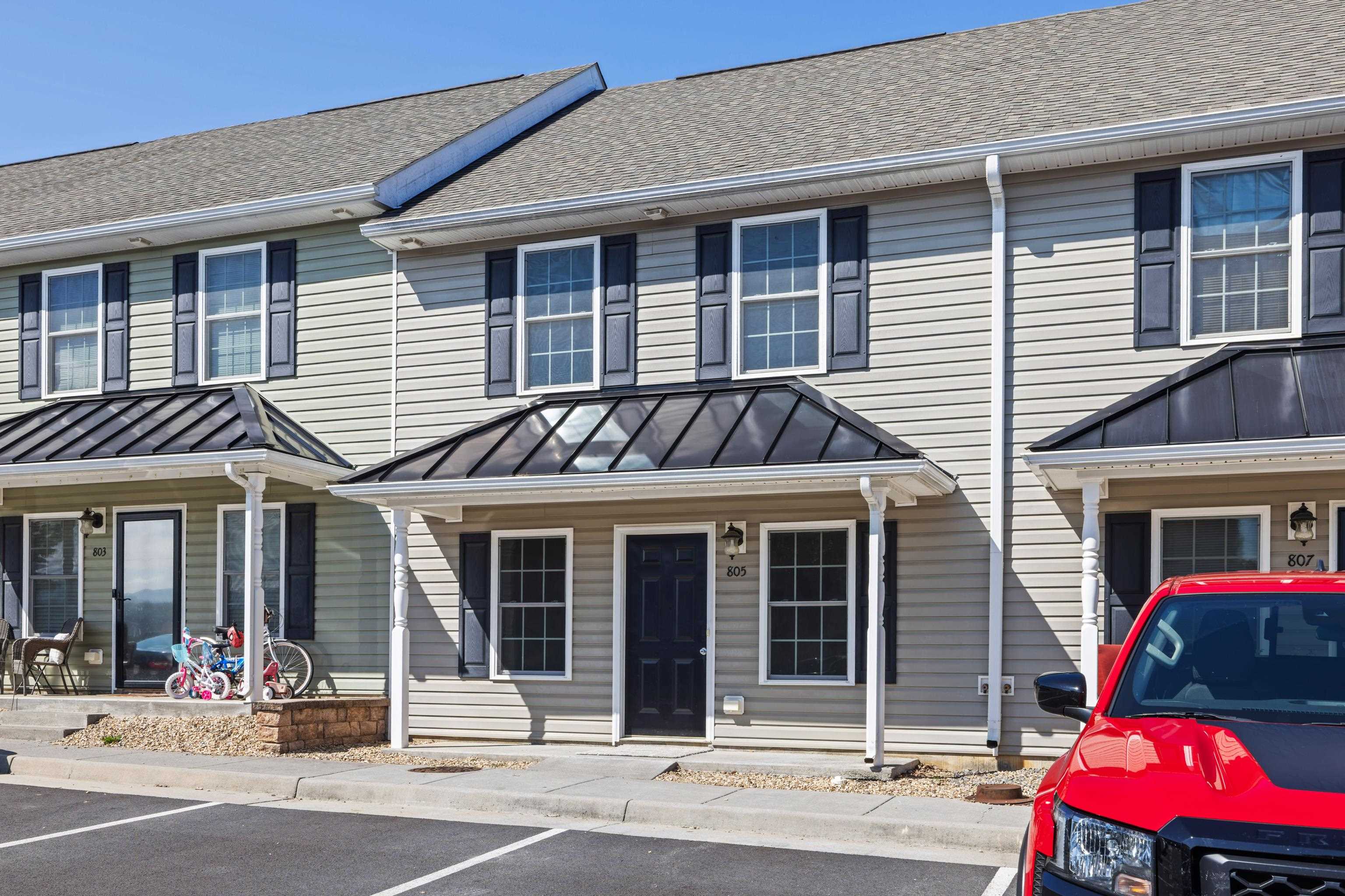 805 CARSON CIR, GROTTOES, Virginia 24441, 3 Bedrooms Bedrooms, ,2 BathroomsBathrooms,Residential,805 CARSON CIR,667925 MLS # 667925