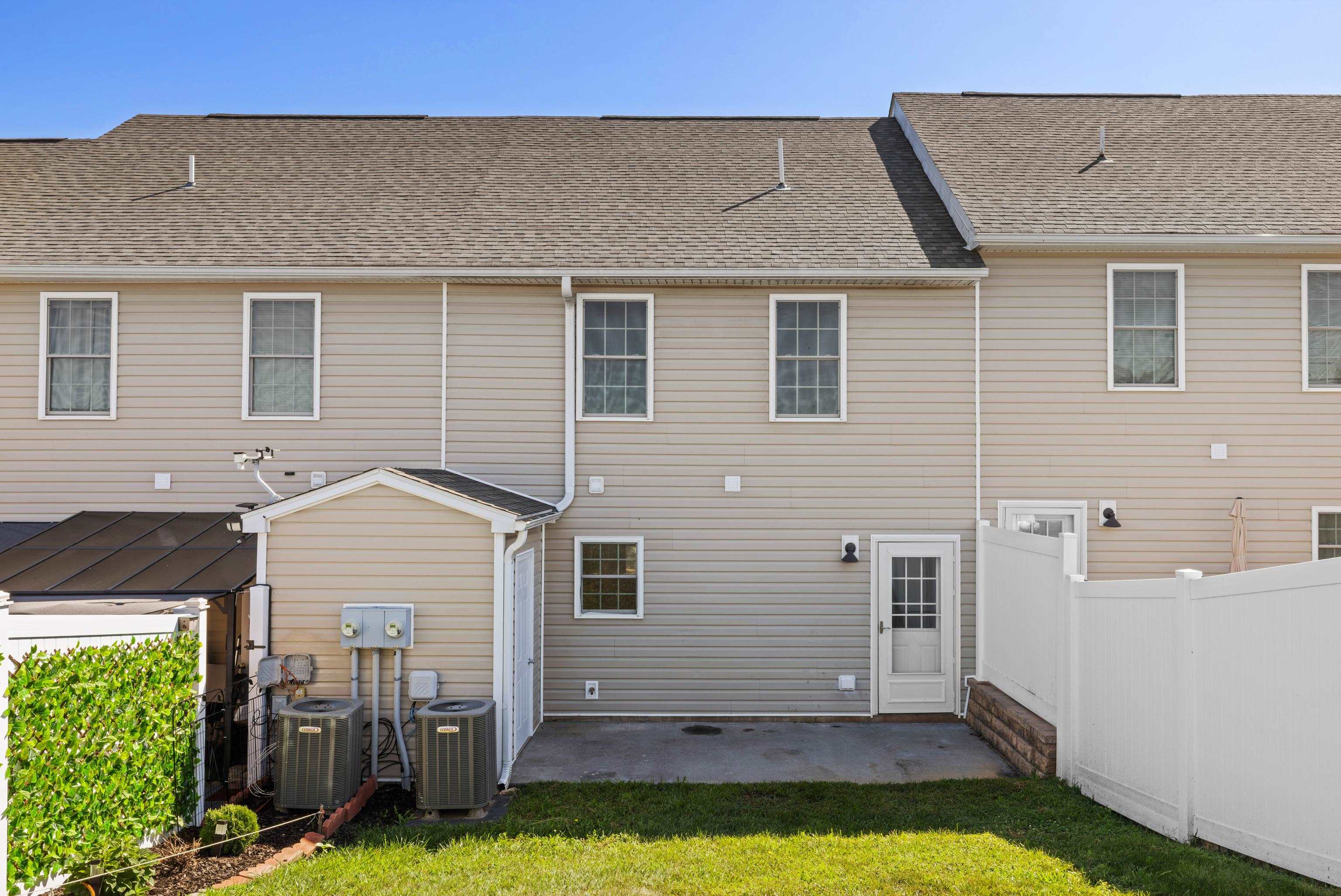 805 CARSON CIR, GROTTOES, Virginia 24441, 3 Bedrooms Bedrooms, ,2 BathroomsBathrooms,Residential,805 CARSON CIR,667925 MLS # 667925