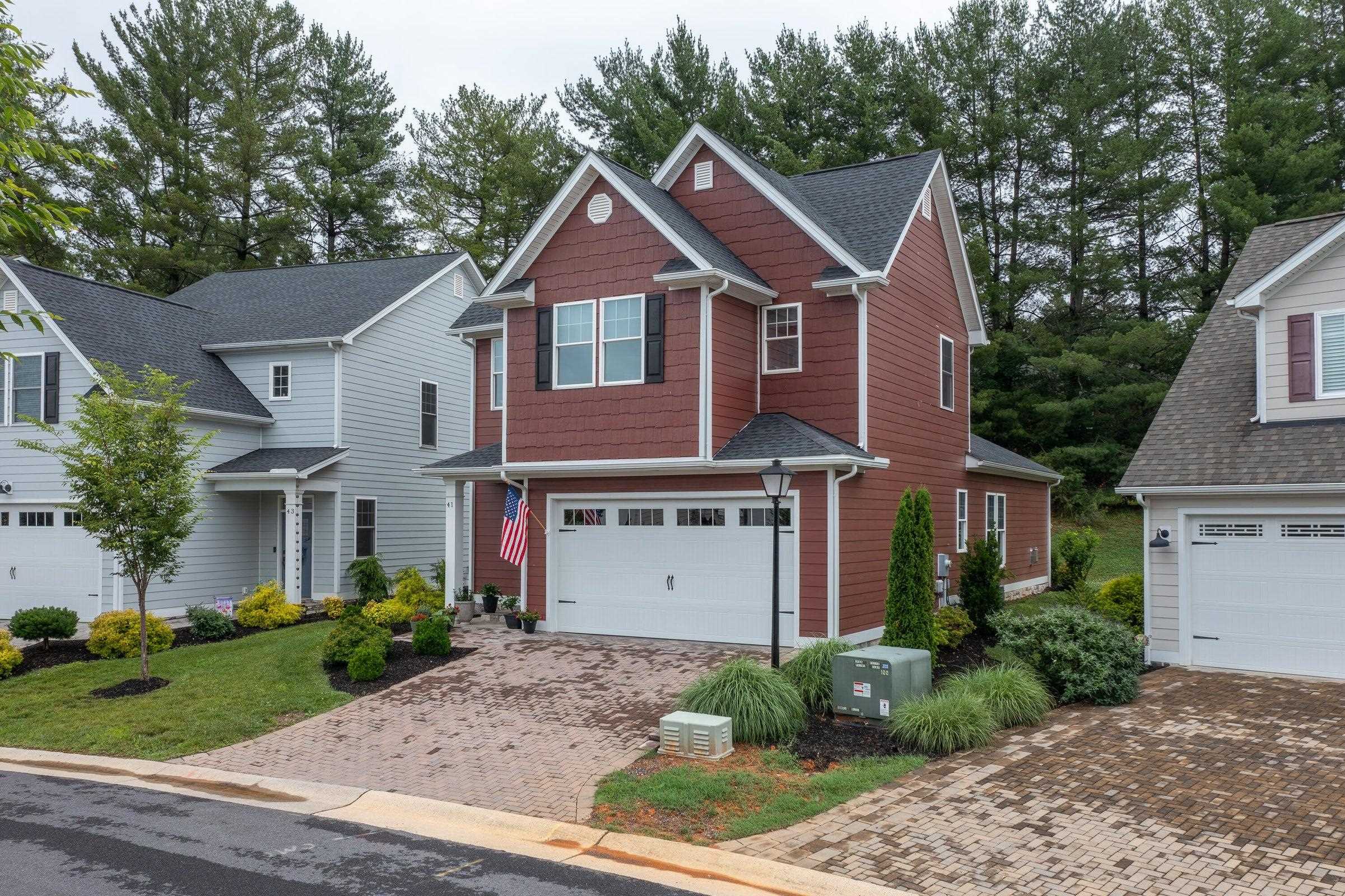 Amazing, Craftsman inspired home, only 1.5 mi from the heart of Lexington.