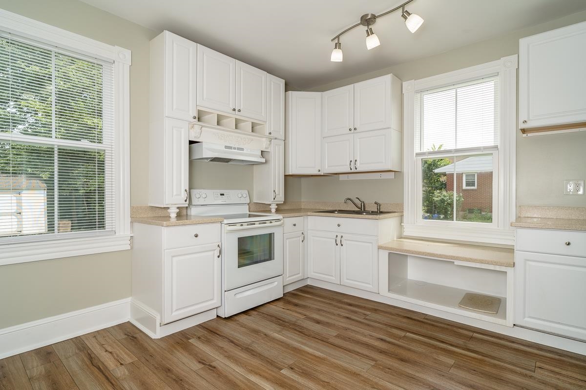 632 E MARKET ST, HARRISONBURG, Virginia 22801, 5 Bedrooms Bedrooms, ,2 BathroomsBathrooms,Residential,632 E MARKET ST,667931 MLS # 667931