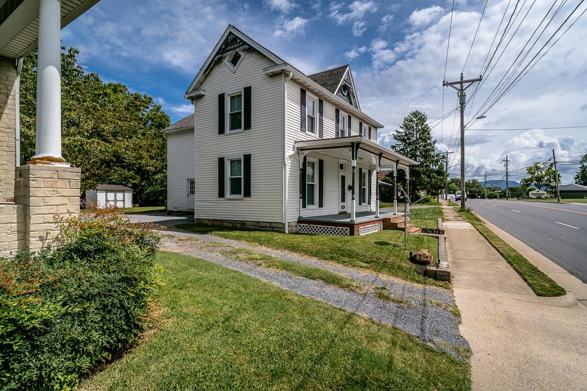 632 E MARKET ST, HARRISONBURG, Virginia 22801, 5 Bedrooms Bedrooms, ,2 BathroomsBathrooms,Residential,632 E MARKET ST,667931 MLS # 667931