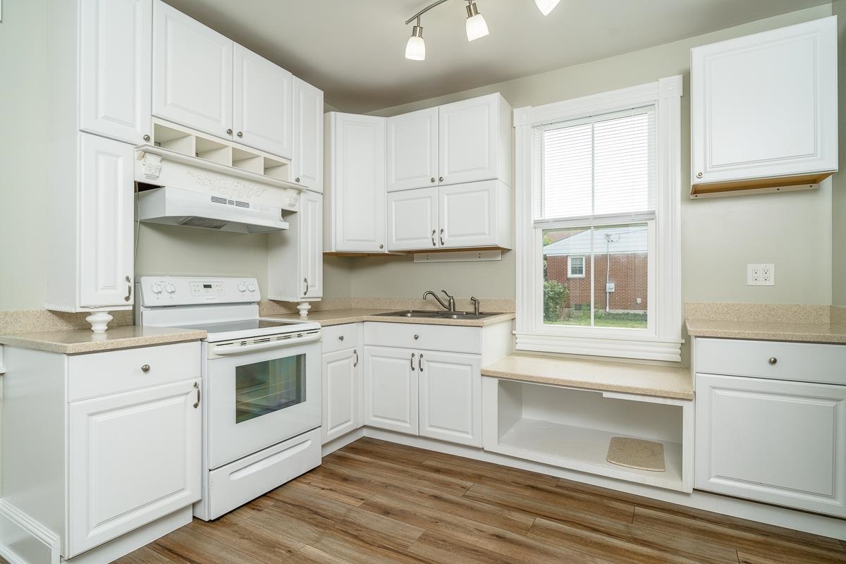 632 E MARKET ST, HARRISONBURG, Virginia 22801, 5 Bedrooms Bedrooms, ,2 BathroomsBathrooms,Residential,632 E MARKET ST,667931 MLS # 667931