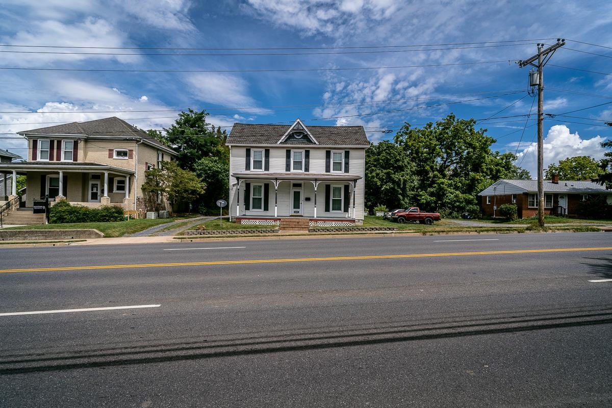 632 E MARKET ST, HARRISONBURG, Virginia 22801, 5 Bedrooms Bedrooms, ,2 BathroomsBathrooms,Residential,632 E MARKET ST,667931 MLS # 667931