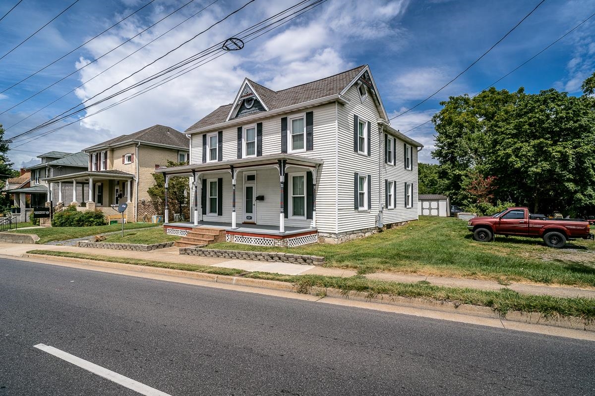 632 E MARKET ST, HARRISONBURG, Virginia 22801, 5 Bedrooms Bedrooms, ,2 BathroomsBathrooms,Residential,632 E MARKET ST,667931 MLS # 667931