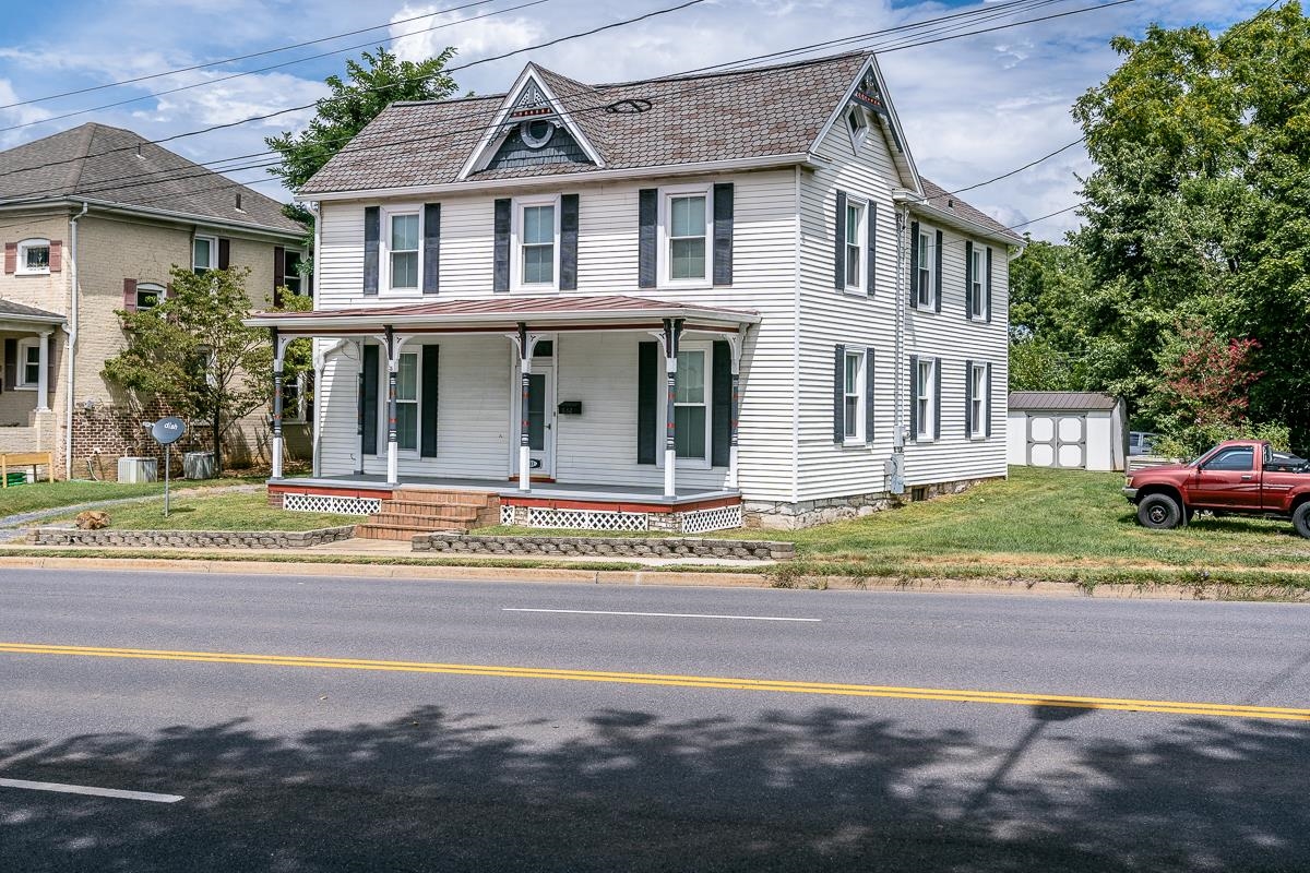 632 E MARKET ST, HARRISONBURG, Virginia 22801, 5 Bedrooms Bedrooms, ,2 BathroomsBathrooms,Residential,632 E MARKET ST,667931 MLS # 667931