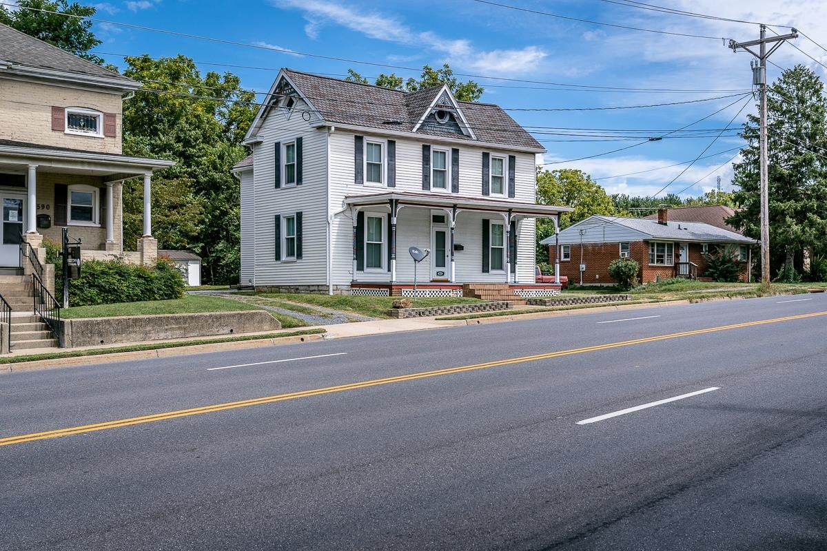 632 E MARKET ST, HARRISONBURG, Virginia 22801, 5 Bedrooms Bedrooms, ,2 BathroomsBathrooms,Residential,632 E MARKET ST,667931 MLS # 667931