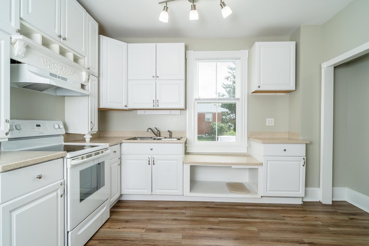 632 E MARKET ST, HARRISONBURG, Virginia 22801, 5 Bedrooms Bedrooms, ,2 BathroomsBathrooms,Residential,632 E MARKET ST,667931 MLS # 667931