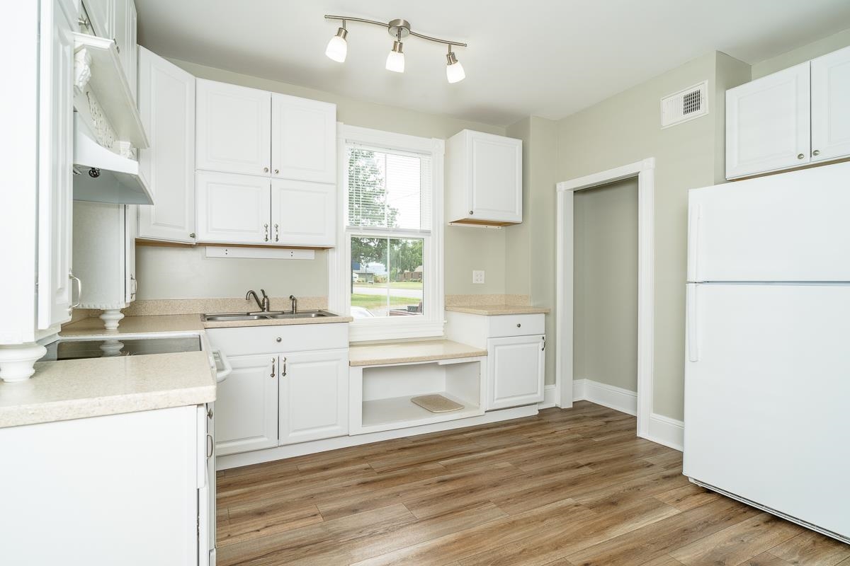 632 E MARKET ST, HARRISONBURG, Virginia 22801, 5 Bedrooms Bedrooms, ,2 BathroomsBathrooms,Residential,632 E MARKET ST,667931 MLS # 667931