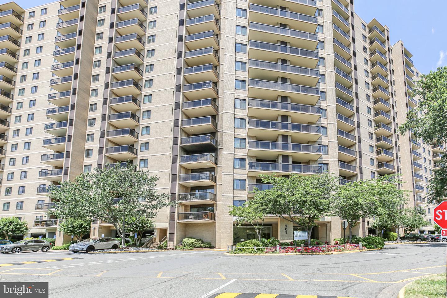 203 YOAKUM PKWY #502, ALEXANDRIA, Virginia 22304, 1 Bedroom Bedrooms, ,1 BathroomBathrooms,Residential,For sale,203 YOAKUM PKWY #502,VAAX2046884 MLS # VAAX2046884