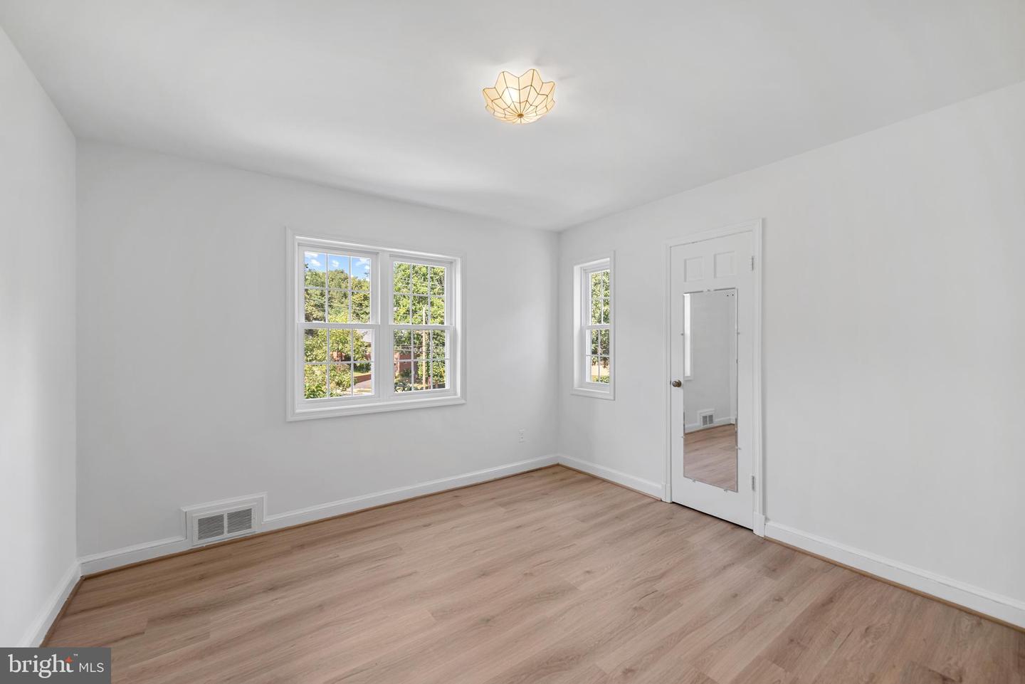 802 JANNEYS LN, ALEXANDRIA, Virginia 22302, 3 Bedrooms Bedrooms, ,2 BathroomsBathrooms,Residential,For sale,802 JANNEYS LN,VAAX2047774 MLS # VAAX2047774