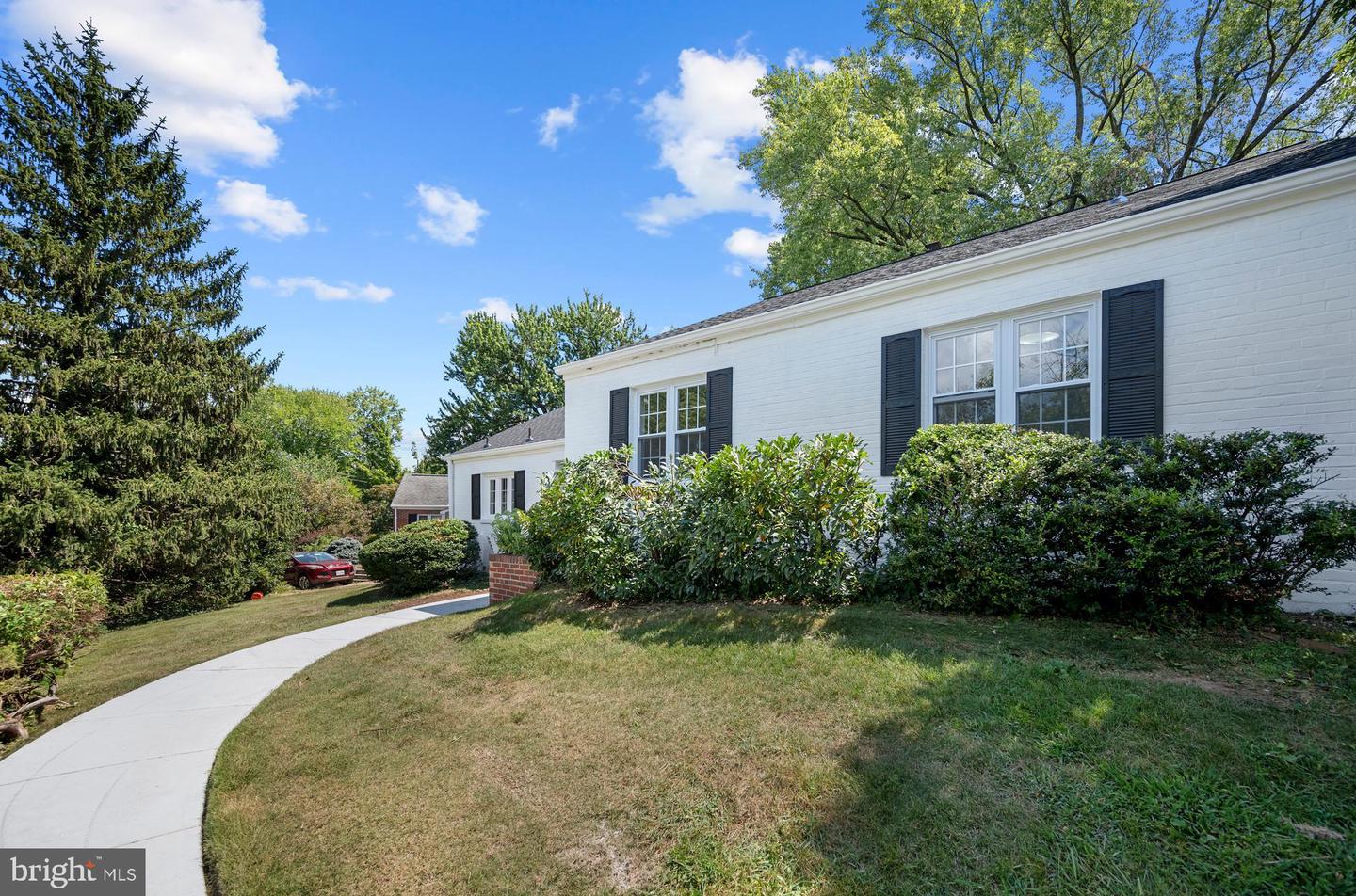 802 JANNEYS LN, ALEXANDRIA, Virginia 22302, 3 Bedrooms Bedrooms, ,2 BathroomsBathrooms,Residential,For sale,802 JANNEYS LN,VAAX2047774 MLS # VAAX2047774