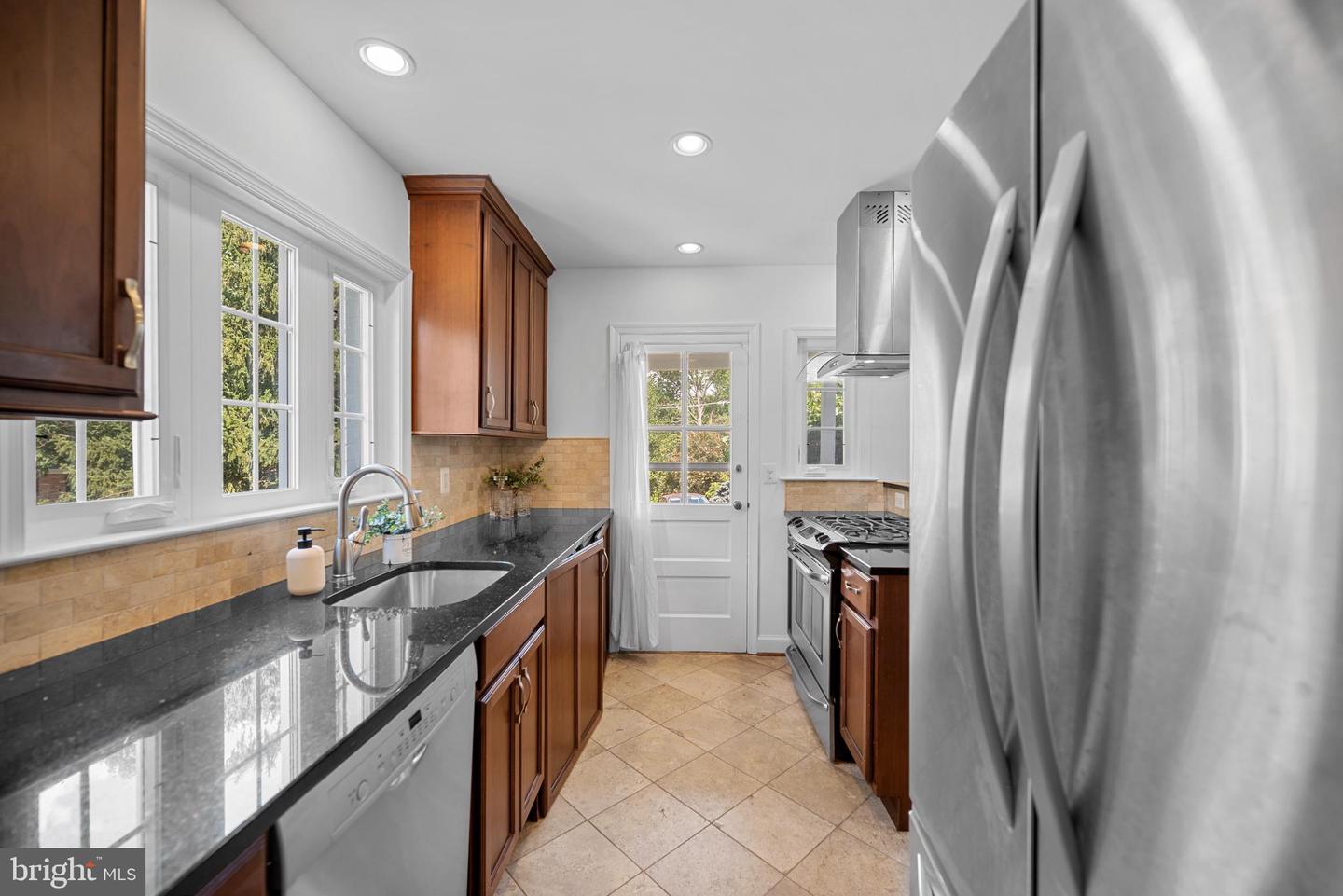 802 JANNEYS LN, ALEXANDRIA, Virginia 22302, 3 Bedrooms Bedrooms, ,2 BathroomsBathrooms,Residential,For sale,802 JANNEYS LN,VAAX2047774 MLS # VAAX2047774
