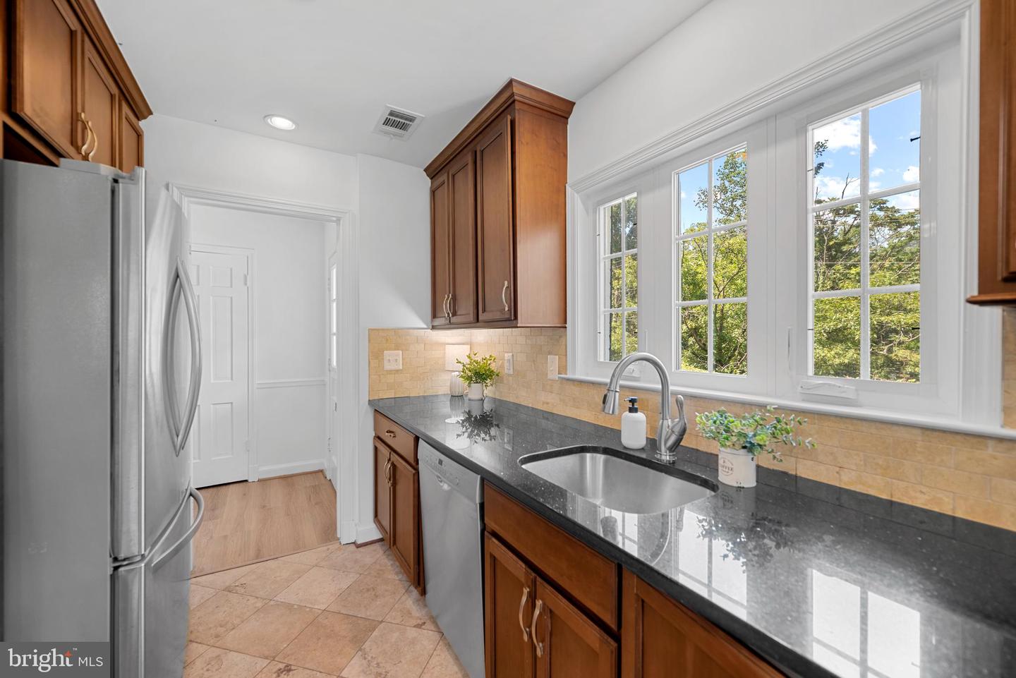 802 JANNEYS LN, ALEXANDRIA, Virginia 22302, 3 Bedrooms Bedrooms, ,2 BathroomsBathrooms,Residential,For sale,802 JANNEYS LN,VAAX2047774 MLS # VAAX2047774
