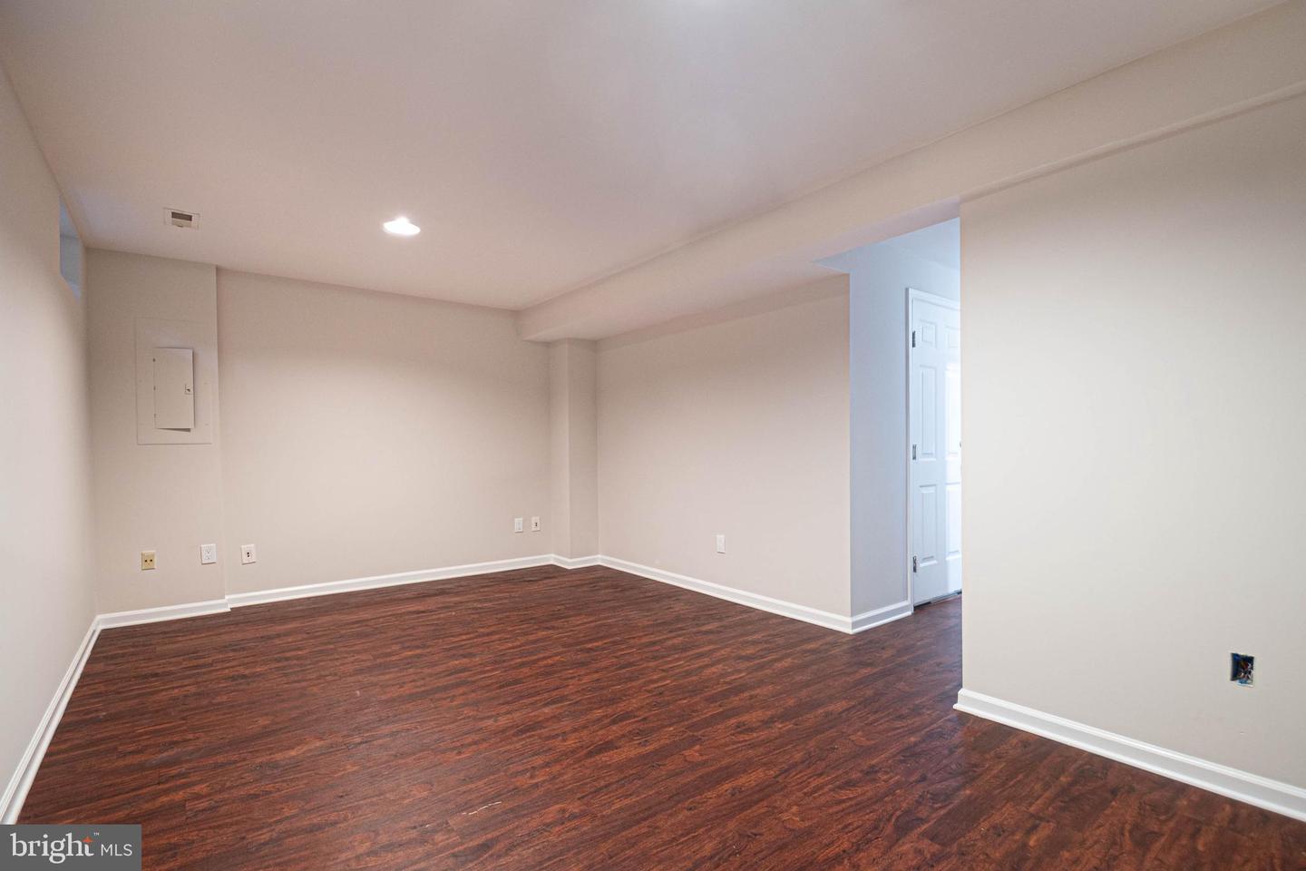 21923 MYRTLEWOOD SQ, STERLING, Virginia 20164, 3 Bedrooms Bedrooms, ,2 BathroomsBathrooms,Residential,For sale,21923 MYRTLEWOOD SQ,VALO2103234 MLS # VALO2103234