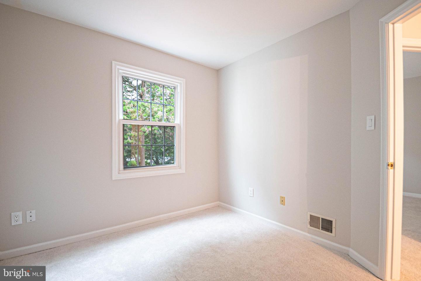 21923 MYRTLEWOOD SQ, STERLING, Virginia 20164, 3 Bedrooms Bedrooms, ,2 BathroomsBathrooms,Residential,For sale,21923 MYRTLEWOOD SQ,VALO2103234 MLS # VALO2103234