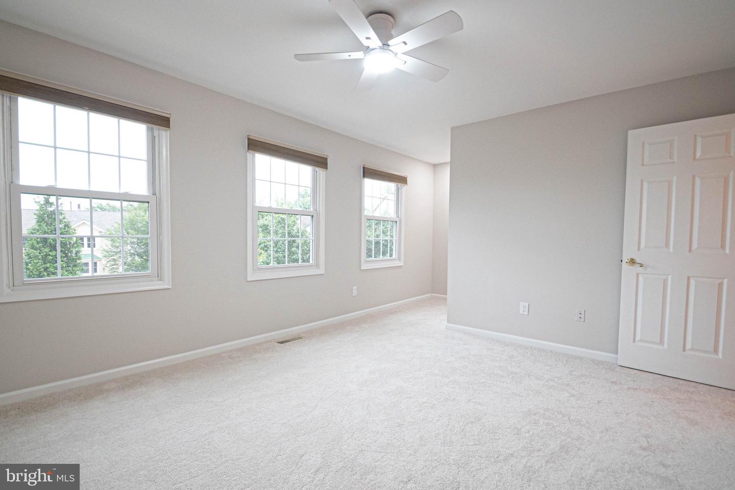 21923 MYRTLEWOOD SQ, STERLING, Virginia 20164, 3 Bedrooms Bedrooms, ,2 BathroomsBathrooms,Residential,For sale,21923 MYRTLEWOOD SQ,VALO2103234 MLS # VALO2103234