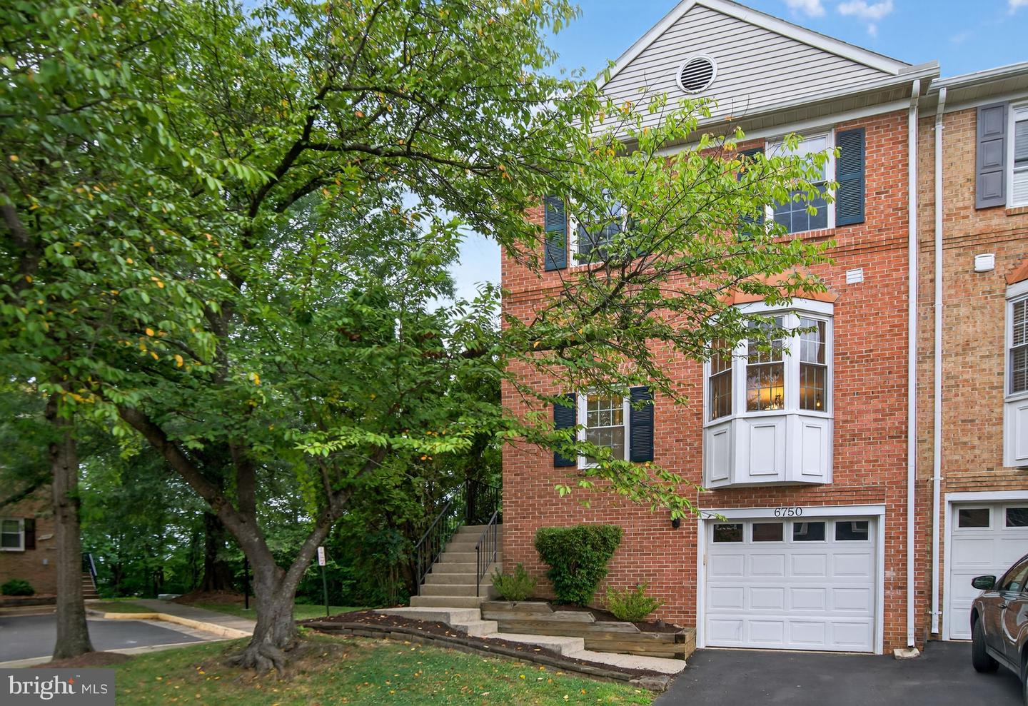 6750 CARDINAL WOODS CT, LORTON, Virginia 22079, 3 Bedrooms Bedrooms, ,2 BathroomsBathrooms,Residential,For sale,6750 CARDINAL WOODS CT,VAFX2258026 MLS # VAFX2258026
