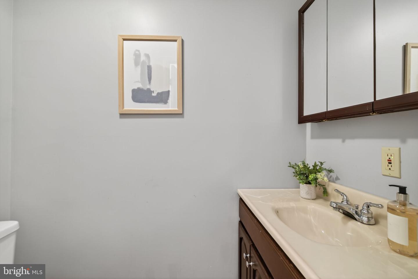 6750 CARDINAL WOODS CT, LORTON, Virginia 22079, 3 Bedrooms Bedrooms, ,2 BathroomsBathrooms,Residential,For sale,6750 CARDINAL WOODS CT,VAFX2258026 MLS # VAFX2258026