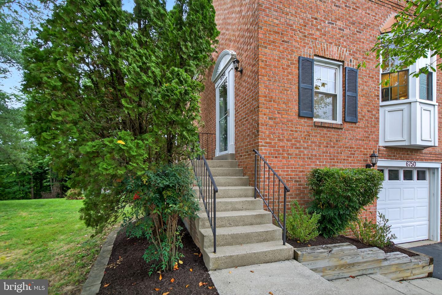 6750 CARDINAL WOODS CT, LORTON, Virginia 22079, 3 Bedrooms Bedrooms, ,2 BathroomsBathrooms,Residential,For sale,6750 CARDINAL WOODS CT,VAFX2258026 MLS # VAFX2258026