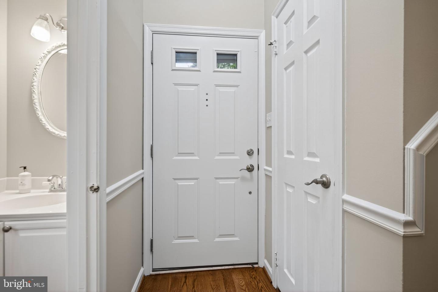 6750 CARDINAL WOODS CT, LORTON, Virginia 22079, 3 Bedrooms Bedrooms, ,2 BathroomsBathrooms,Residential,For sale,6750 CARDINAL WOODS CT,VAFX2258026 MLS # VAFX2258026