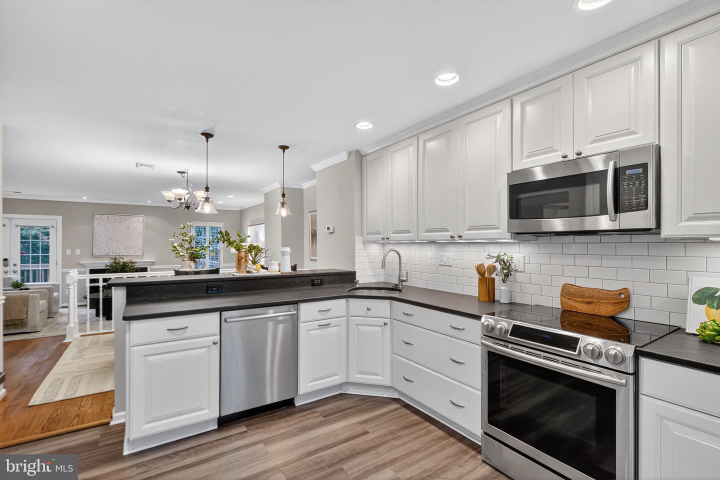 6750 CARDINAL WOODS CT, LORTON, Virginia 22079, 3 Bedrooms Bedrooms, ,2 BathroomsBathrooms,Residential,For sale,6750 CARDINAL WOODS CT,VAFX2258026 MLS # VAFX2258026