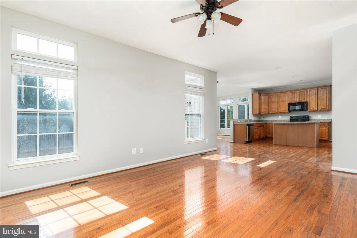 200 STEPHENS RUN ST, STEPHENS CITY, Virginia 22655, 5 Bedrooms Bedrooms, 15 Rooms Rooms,3 BathroomsBathrooms,Residential,For sale,200 STEPHENS RUN ST,VAFV2035748 MLS # VAFV2035748