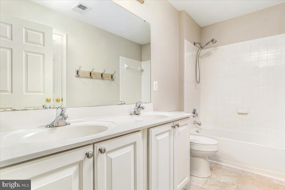 200 STEPHENS RUN ST, STEPHENS CITY, Virginia 22655, 5 Bedrooms Bedrooms, 15 Rooms Rooms,3 BathroomsBathrooms,Residential,For sale,200 STEPHENS RUN ST,VAFV2035748 MLS # VAFV2035748
