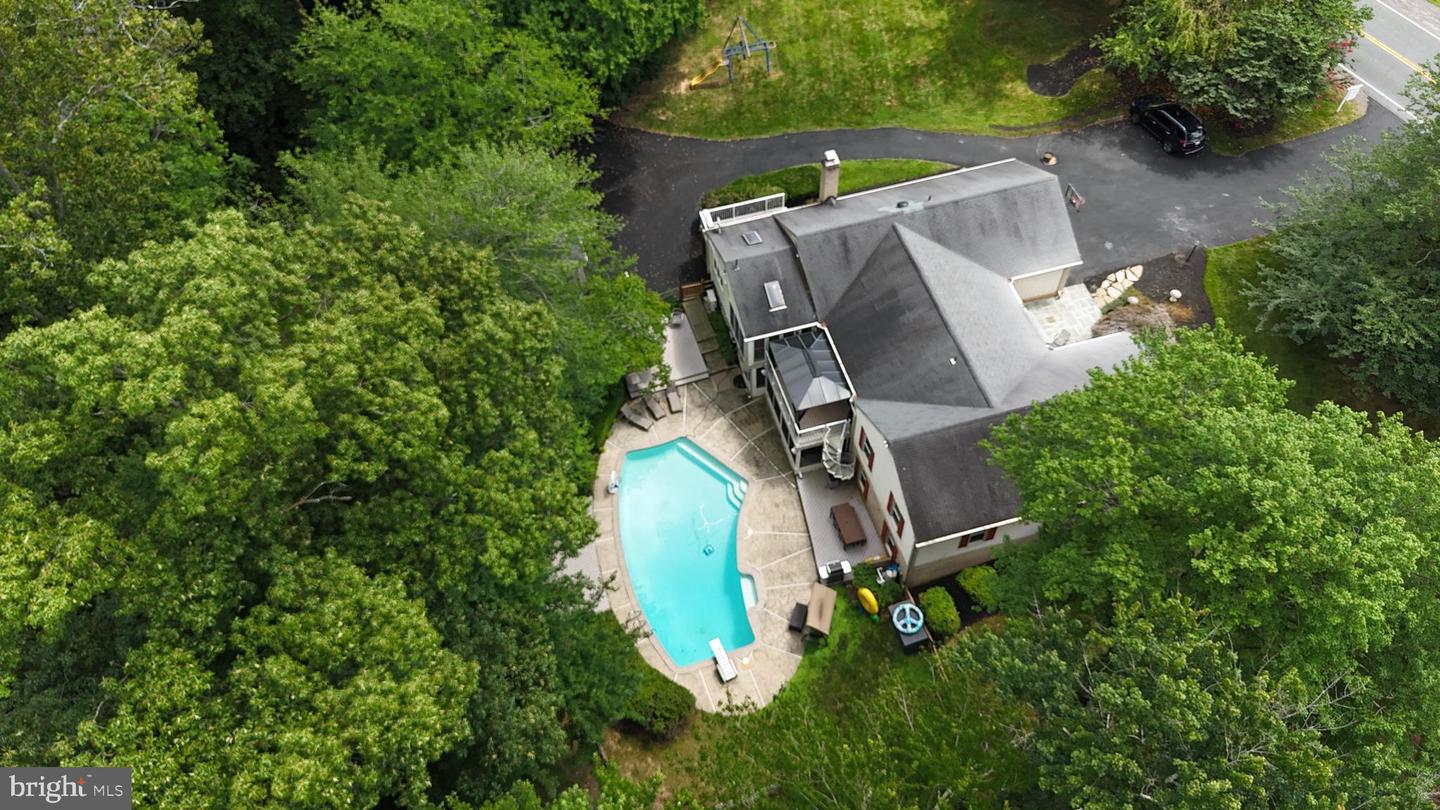 12334 FOLKSTONE DR, HERNDON, Virginia 20171, 5 Bedrooms Bedrooms, 25 Rooms Rooms,4 BathroomsBathrooms,Residential,For sale,12334 FOLKSTONE DR,VAFX2258212 MLS # VAFX2258212