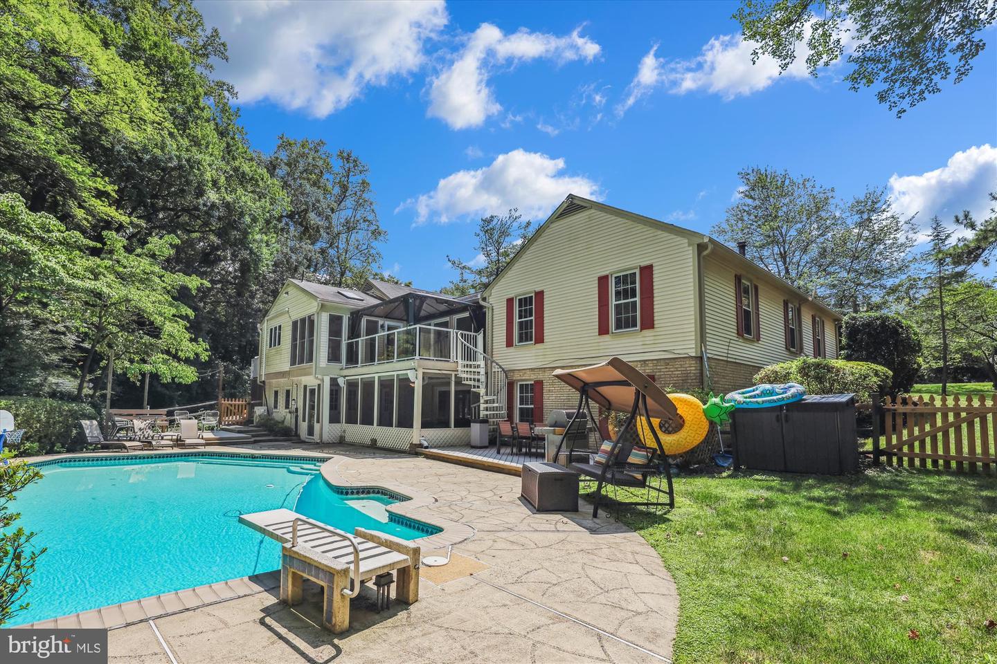 12334 FOLKSTONE DR, HERNDON, Virginia 20171, 5 Bedrooms Bedrooms, 25 Rooms Rooms,4 BathroomsBathrooms,Residential,For sale,12334 FOLKSTONE DR,VAFX2258212 MLS # VAFX2258212