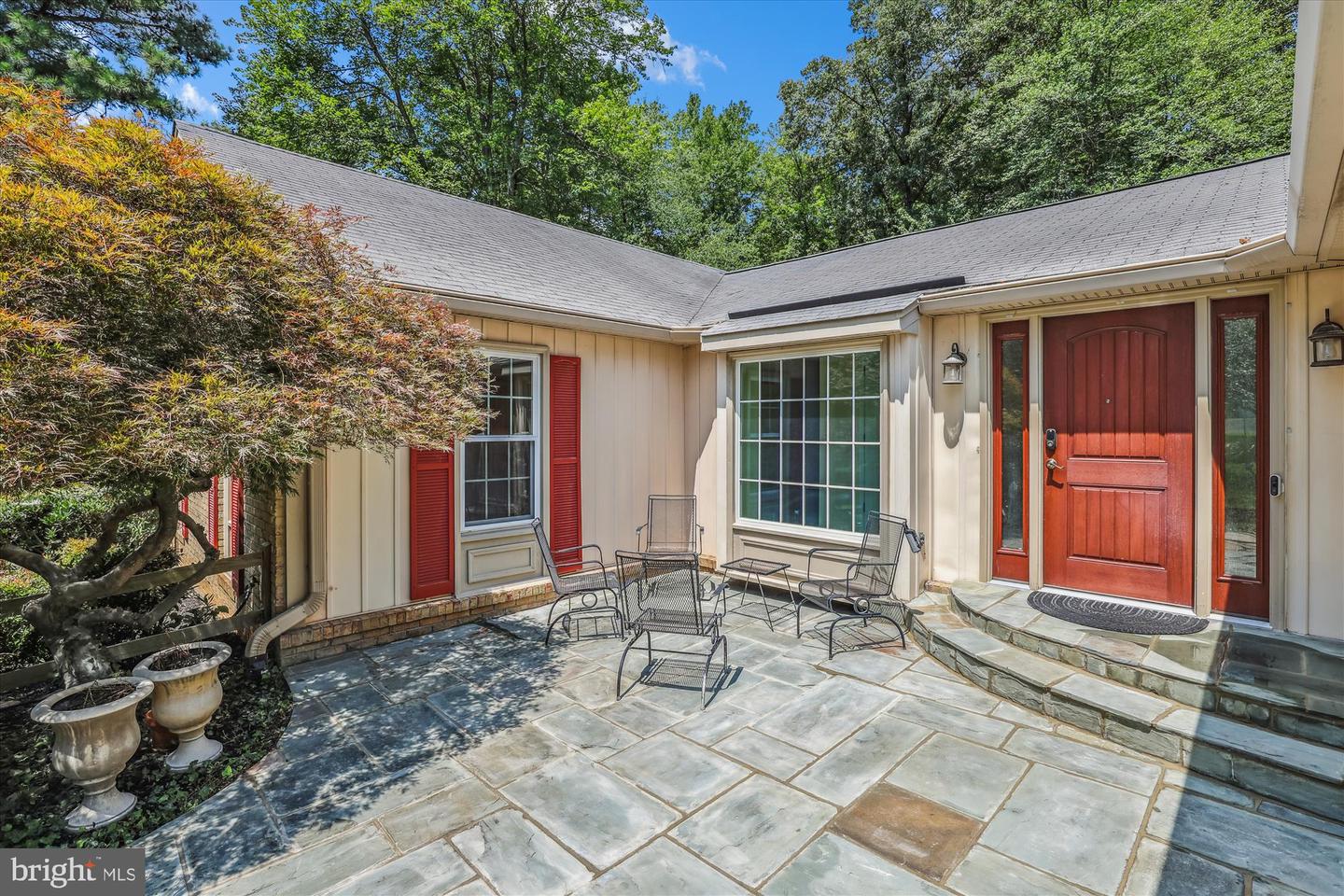 12334 FOLKSTONE DR, HERNDON, Virginia 20171, 5 Bedrooms Bedrooms, 25 Rooms Rooms,4 BathroomsBathrooms,Residential,For sale,12334 FOLKSTONE DR,VAFX2258212 MLS # VAFX2258212