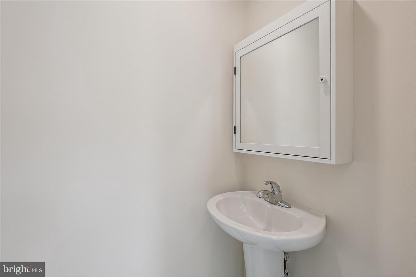 12334 FOLKSTONE DR, HERNDON, Virginia 20171, 5 Bedrooms Bedrooms, 25 Rooms Rooms,4 BathroomsBathrooms,Residential,For sale,12334 FOLKSTONE DR,VAFX2258212 MLS # VAFX2258212